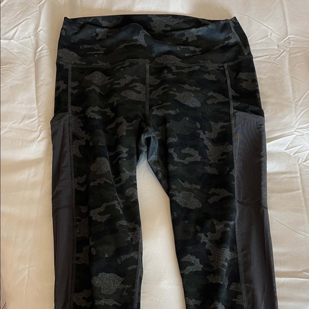 Fabletics Camouflage 7/8 Leggings